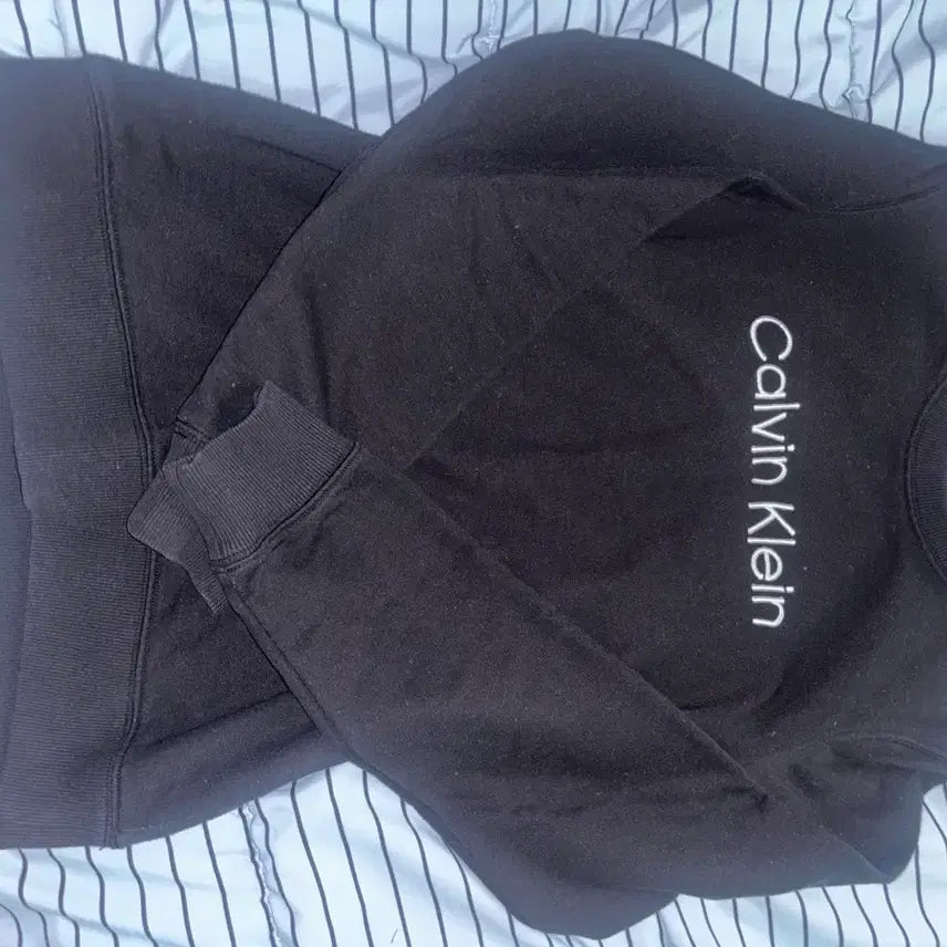 [BUNJANG] Calvin Klein Sweatshirt Black / 캘빈클라인 맨투맨 블랙