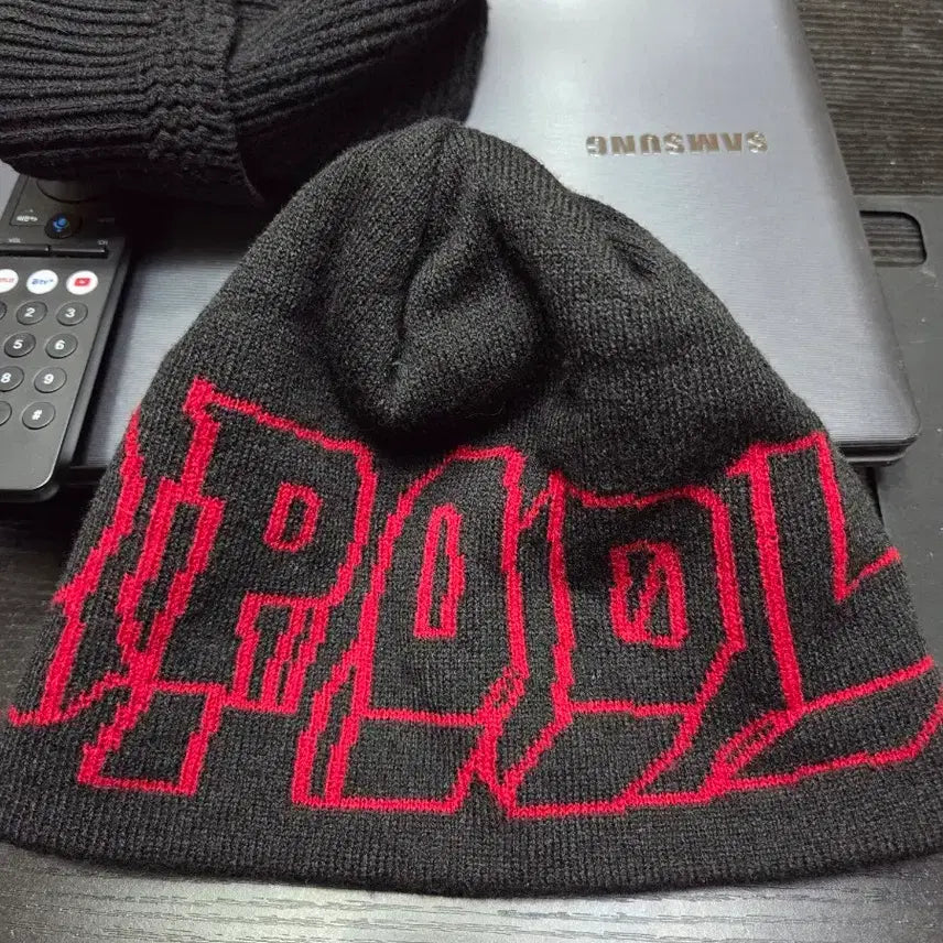 [BUNJANG] YESEYESee x Deadpool Beanie / 예스아이씨x데드풀 비니
