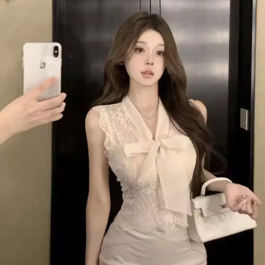 [BUNJANG] Sheer Lace Ribbon Camisole Blouse with Built-in Cups / 수입의류 캡내장 시스루 레이스 리본 나시 민소매 블라우스