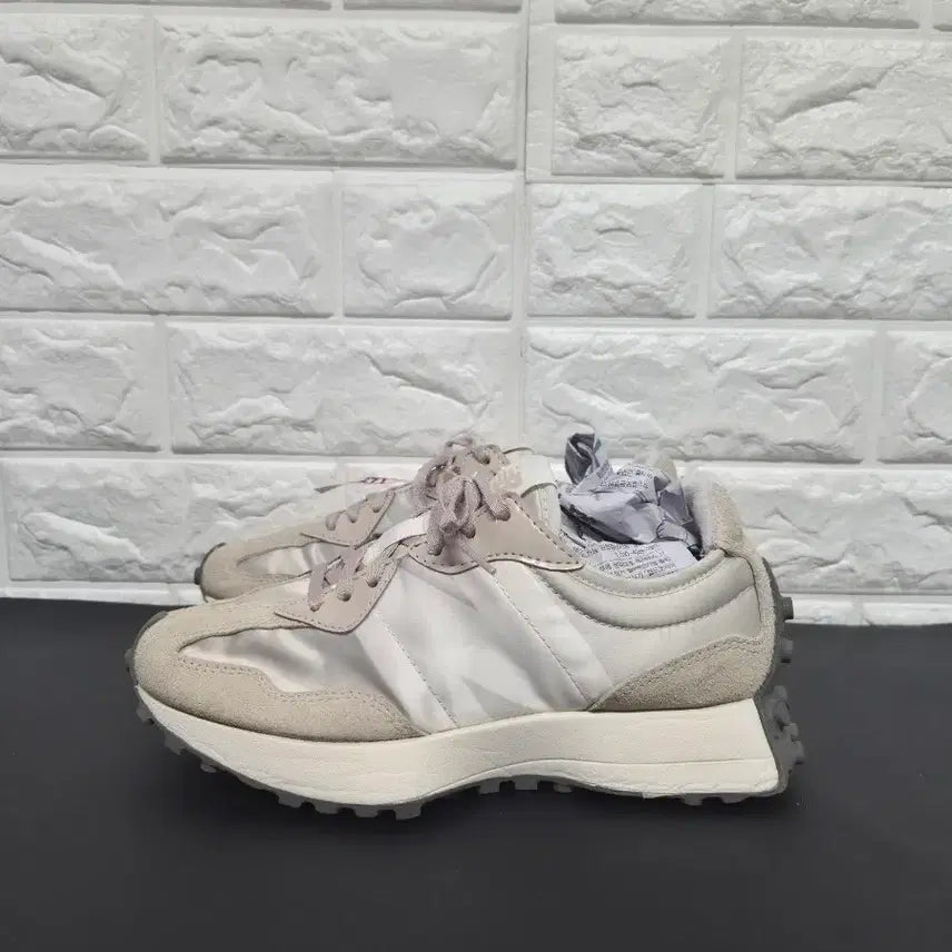 [BUNJANG] New Balance 327 Sneakers (240mm) / 뉴발란스 개리 240mm(235~240) 327 운동화(세탁완료)