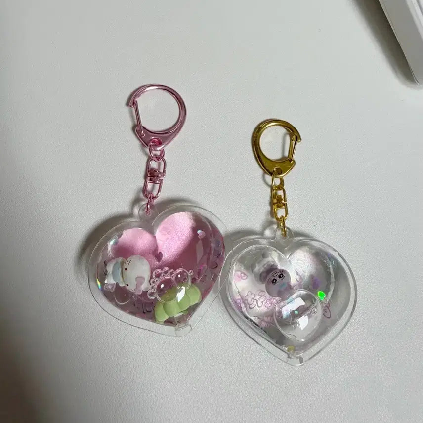 [BUNJANG] Hello Kitty Oppanzu Heart Water Keychain (Individual) / 헬로키티 오빤쮸 하트워터키링 (개별)