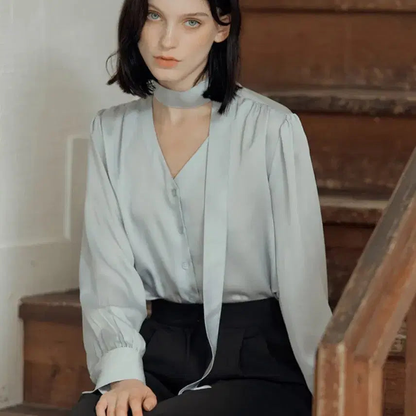 [BUNJANG] Dehyeve Thai Silk Blouse Blue / 드헤베 타이실크블라우스 블루 새상품