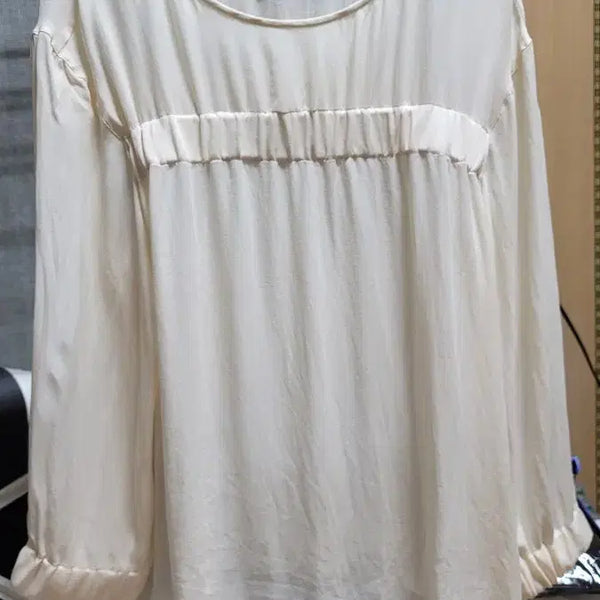 [BUNJANG] Emporio Armani Silk Blouse Ivory EU38 / 엠포리오 아르마니 실크 견 블라우스 아이보리 EU38