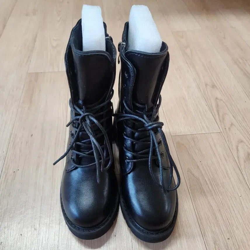 [BUNJANG] Black Walker Boots - Size 225 / 미착용 블랙 워커 부츠 225