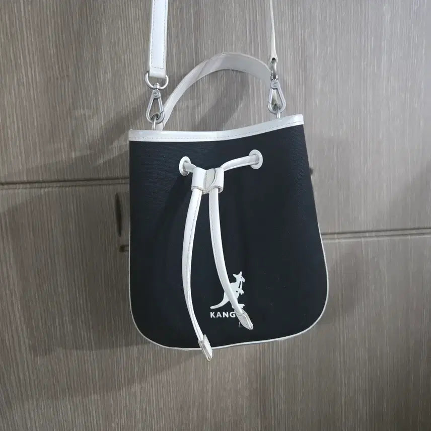 [BUNJANG] Kangol Bucket Bag Black & White / 캉골 복조리백 블랙 앤 화이트