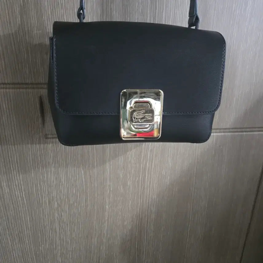 [BUNJANG] Lacoste Women's Crossbody Bag Black / 라코스테 여성 크로스백 블랙