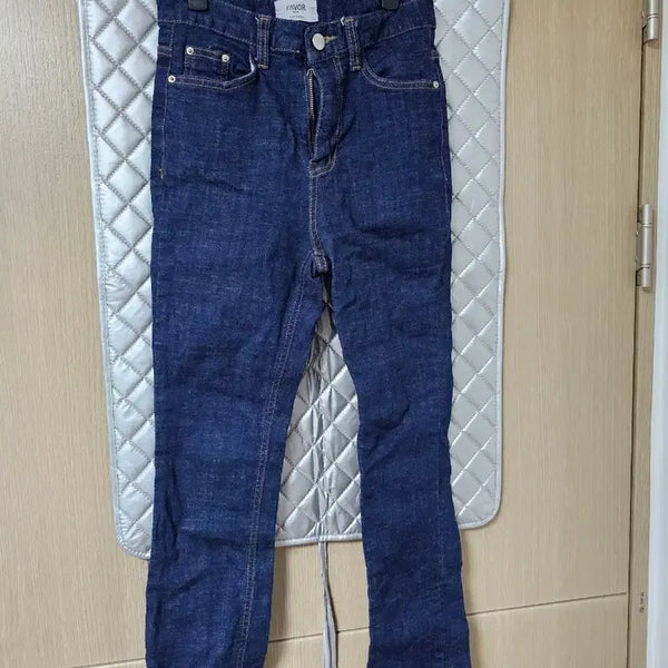 [BUNJANG] Favor Women's Dark Wash Denim Jeans (Size S) / 페이버 여성 진청 s사이즈  메이드인코리아