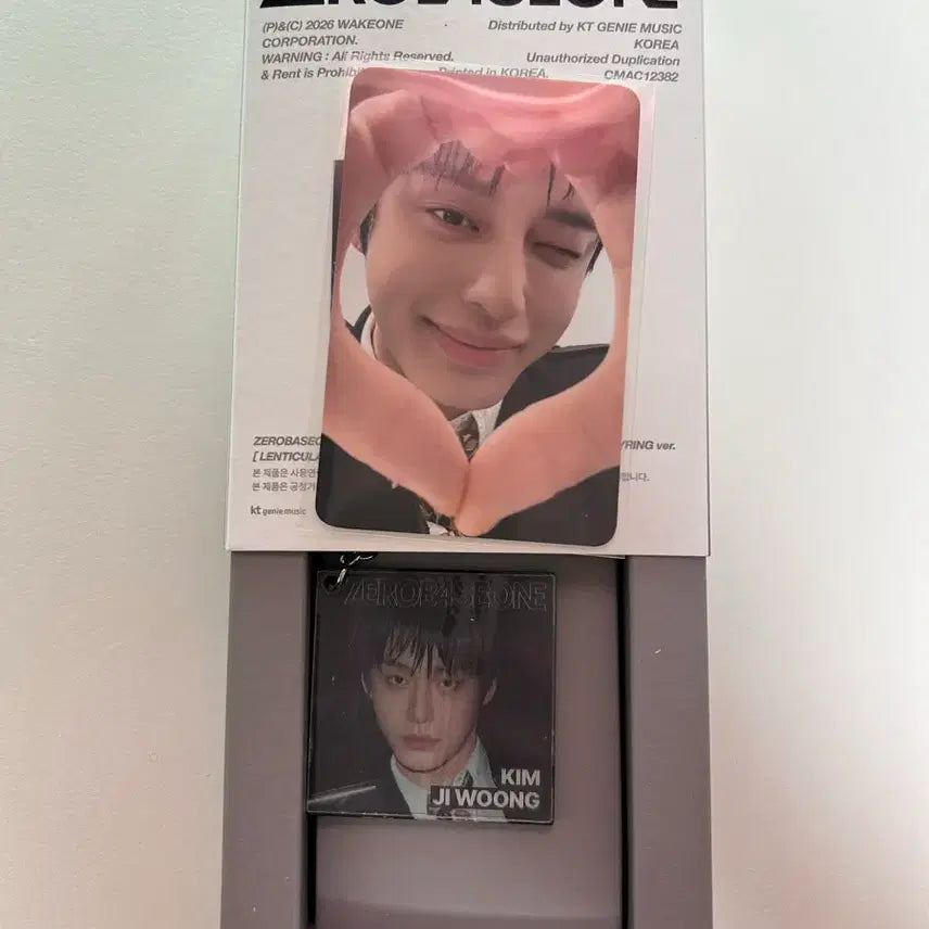 [BUNJANG] ZEROBASEONE Mini 6th Album 'Ascend' Woong Lenticular Keyring Album / 제로베이스원 미니6집 Ascend 렌티큘러 키링 앨범 지웅