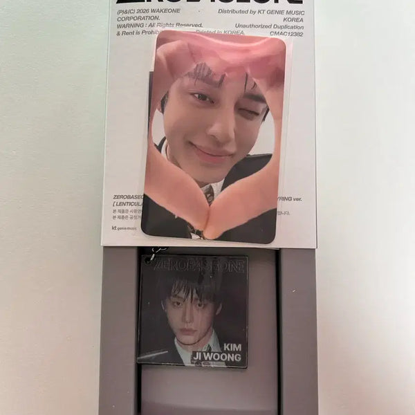 [BUNJANG] ZEROBASEONE Mini 6th Album 'Ascend' Woong Lenticular Keyring Album / 제로베이스원 미니6집 Ascend 렌티큘러 키링 앨범 지웅