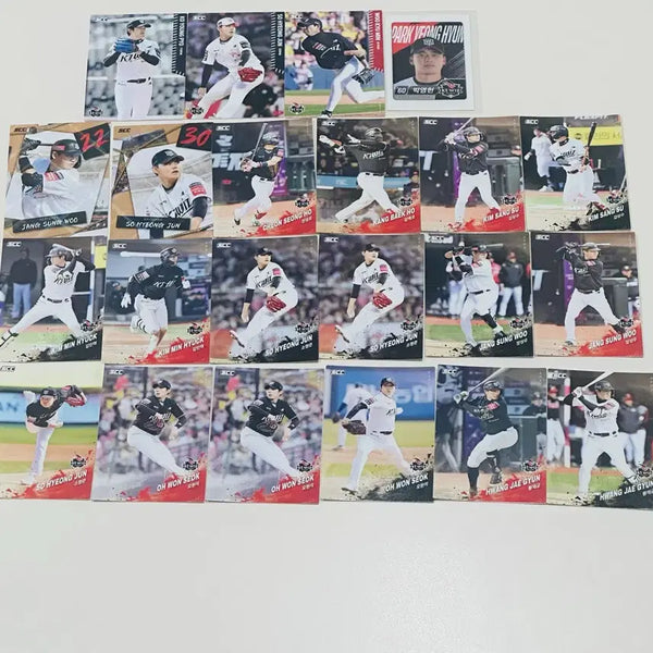 [BUNJANG] KT Wiz KBO Cards & Park Young-hyun Collectible Seal Bundle Set / KBO카드 KT위즈 , 박영현 띠부씰 일괄판매