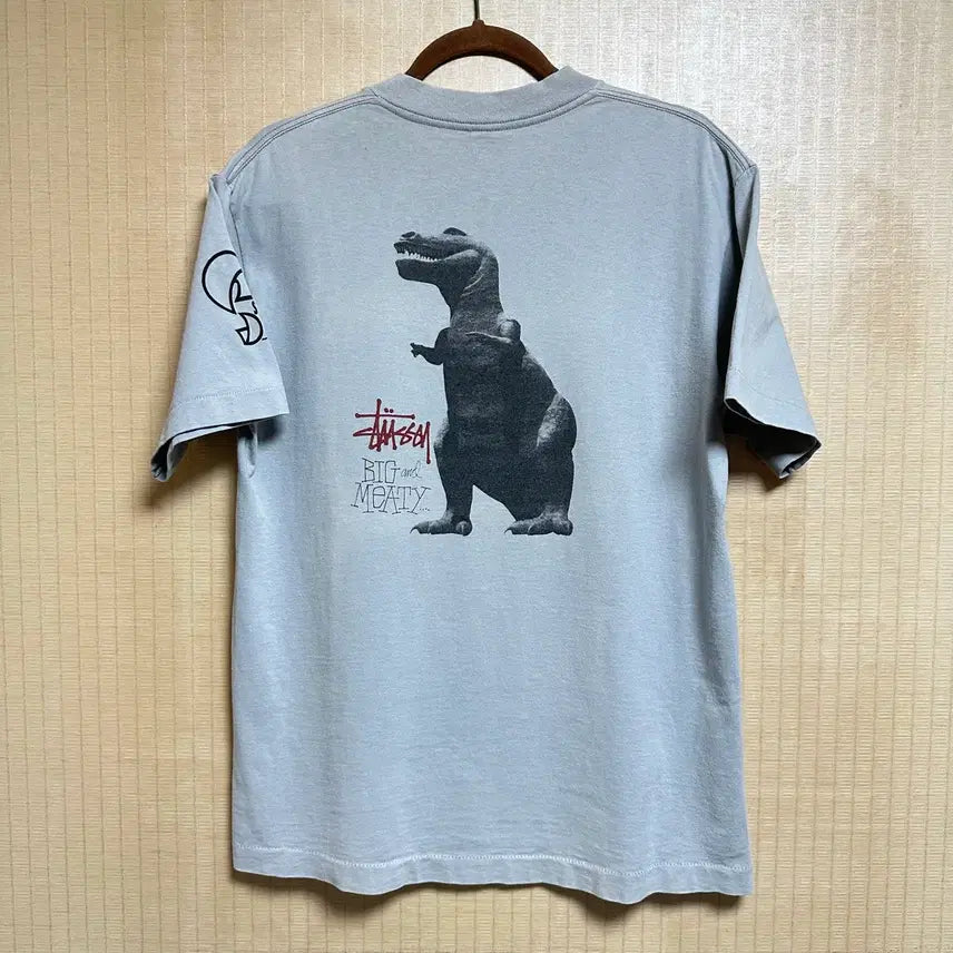 [BUNJANG] Stussy 1990s Dinosaur Print Cotton T-Shirt (M) / 90s 올드 스투시 공룡 반팔 티셔츠 M사이즈