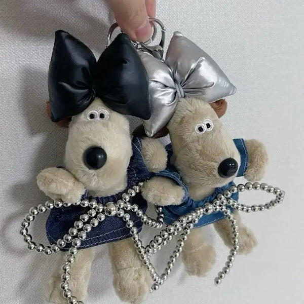 [BUNJANG] Wallace & Gromit Dog Plush Keychain Set (Black/Silver Ribbon) / 월레스와 그로밋 청원피스 강아지 인형 블랙/실버 리본 키링 2개 세트