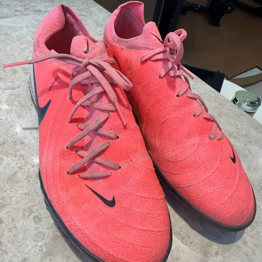 [BUNJANG] Nike Phantom GX2 Pro TF Soccer Cleats - Pink (260mm) / (260) 나이키 팬텀 GX2 프로 TF 핑크