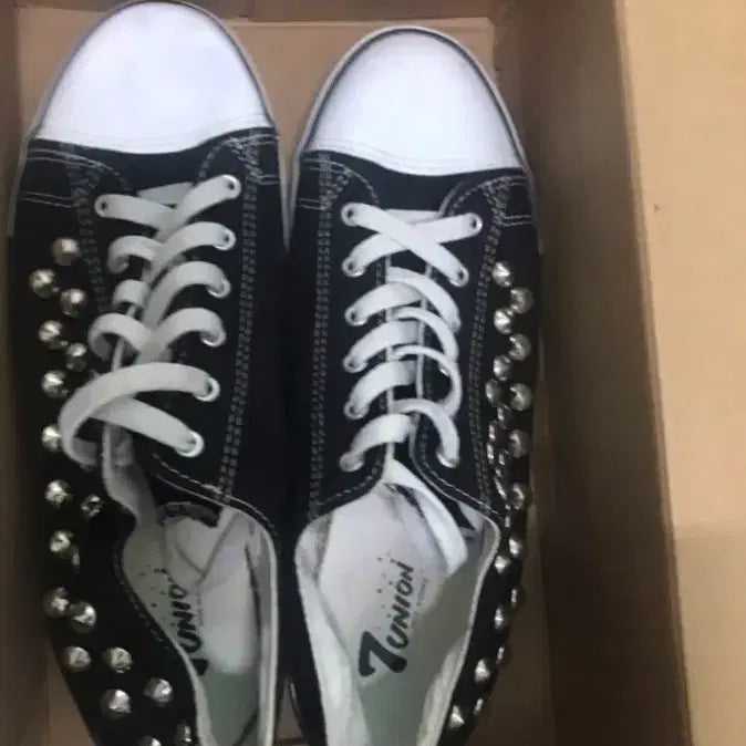 [BUNJANG] Studded Casual Sneakers Size 260 / 징박힌 신발 보세 운동화 스니커즈 사이즈260