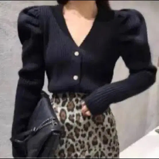 [BUNJANG] Grl Black Puff Sleeve V-Neck Cardigan / Grl 그레일 블랙 퍼프 소매 브이넥 가디건 스나계 일브