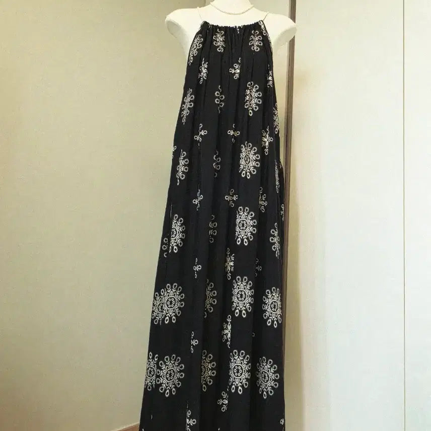 [BUNJANG] Pattern Maxi Halter Dress / 패턴 맥시 원피스 블랙  홀더원피스