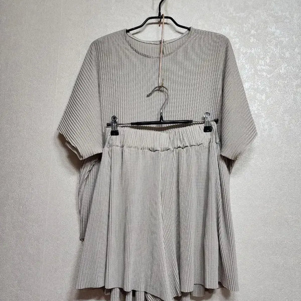 [BUNJANG] Pleated Short Sleeve Top and Shorts Set - Light Grey / 새상품)플리츠 반팔,반바지세트 연그레이