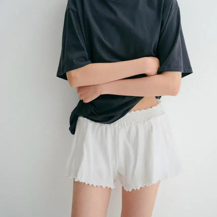 [BUNJANG] Agust Cover-up Shorts White Size 2 / 어그스트 커버업 쇼츠 팬츠  화이트 2사이즈