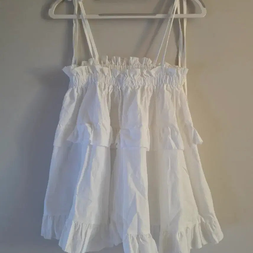 [BUNJANG] White Ruffle Strap Cami & Skirt Set 2-in-1 / 프릴 끈 나시&스커트 2in1