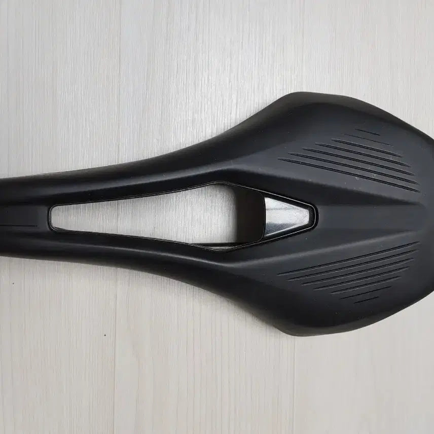 [BUNJANG] Fizik Argo Vento R3 140mm Saddle / 피직 아르고 벤토 R3(Fizik Argo R3) 140미리 안장 팝니다