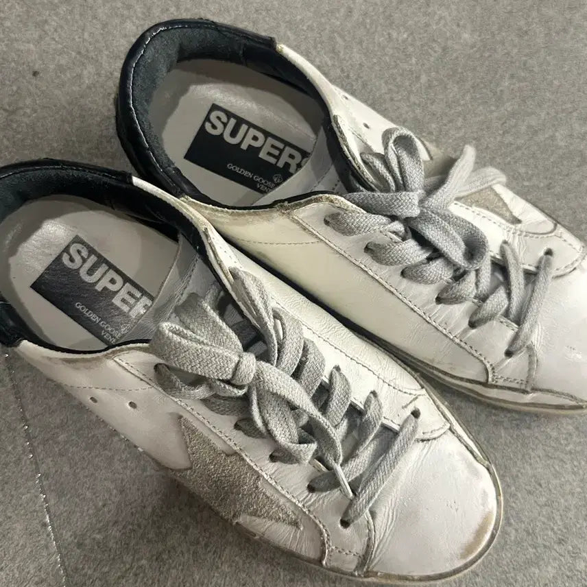 [BUNJANG] Golden Goose White Sneakers with Gold Star Detail / 골든구스 운동화