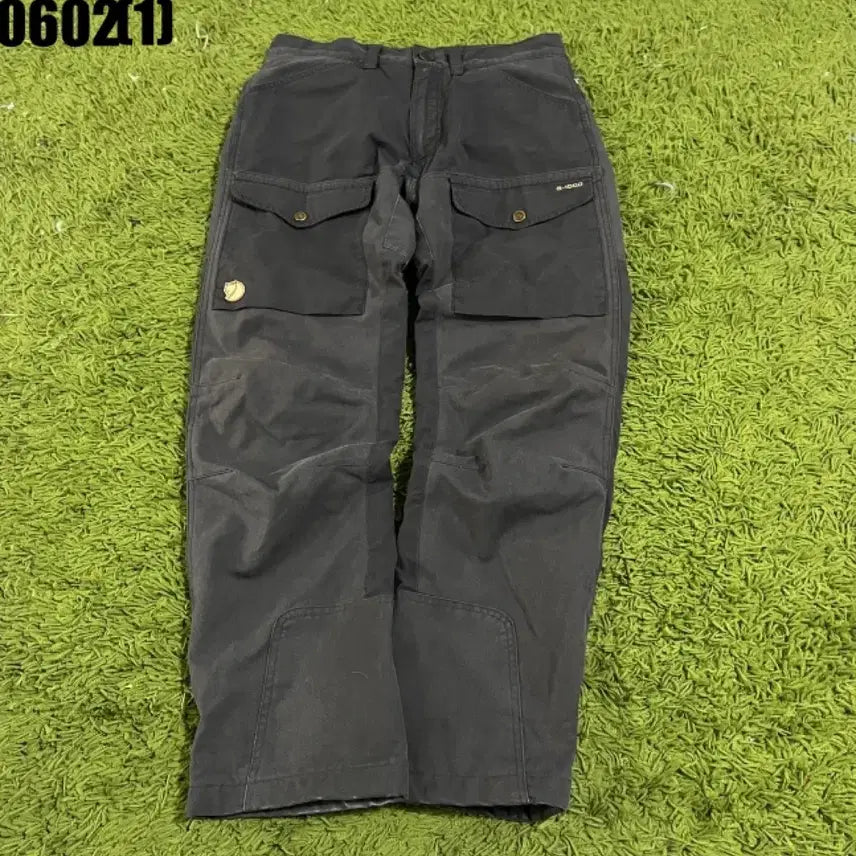 [BUNJANG] Fjällräven Cargo Pants Black Size 30 / 피엘라벤 카고팬츠 블랙 30