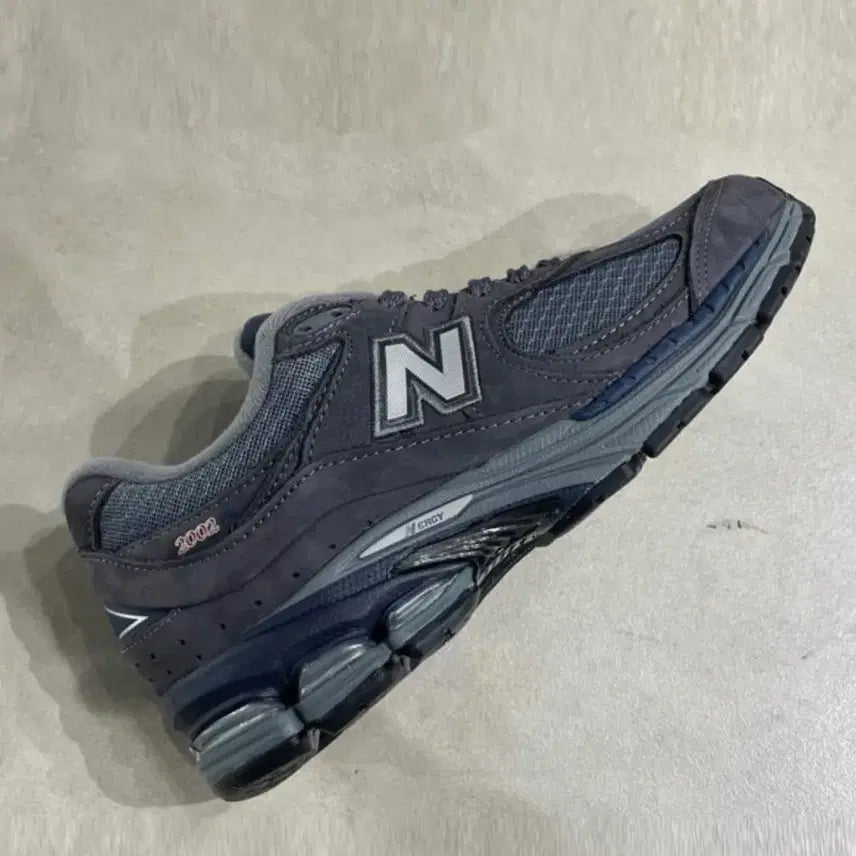 [BUNJANG] New Balance 2002 Dark Grey 235 / 풀박(0)/새상품/뉴발란스 2002/다크그레이/235