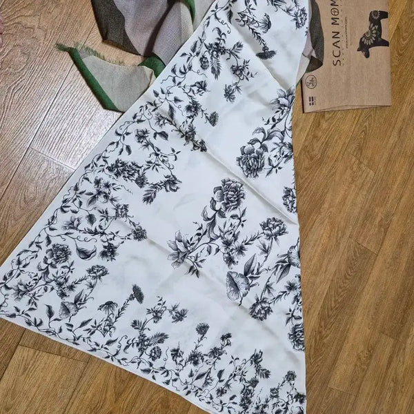[BUNJANG] Misha Floral Pattern Scarf / 미샤 스카프