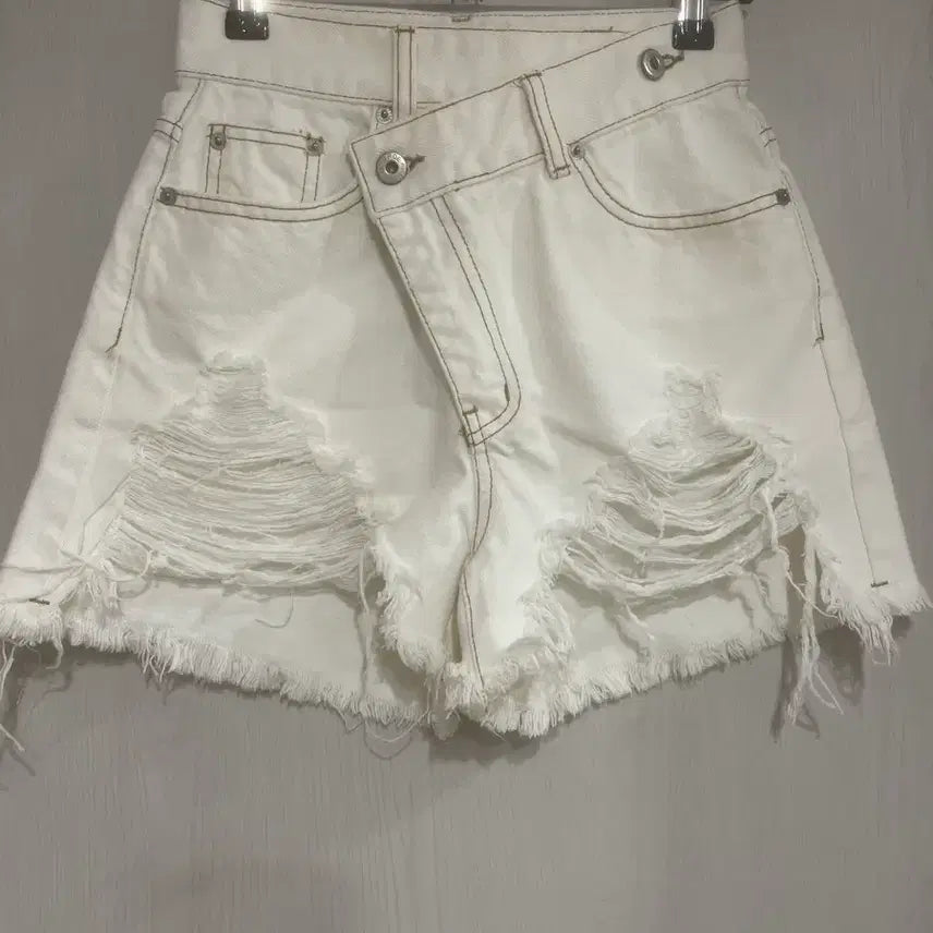 [BUNJANG] White Cut-off Vintage Style Shorts / 화이트 숏팬츠 컷팅 빈티지 스타일