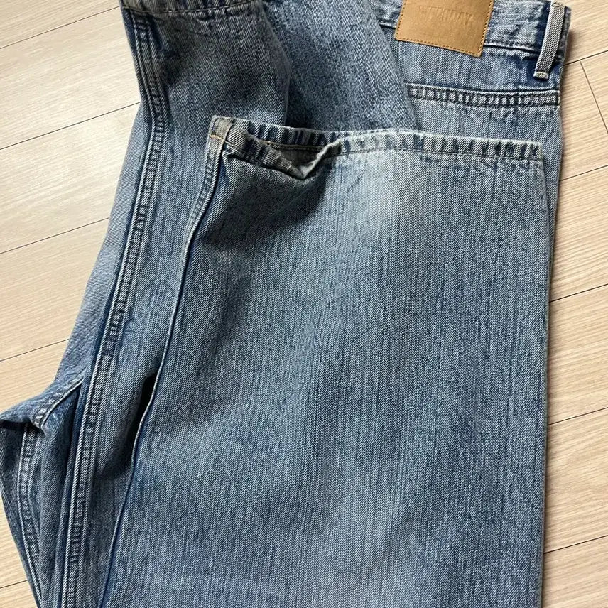 [BUNJANG] Weekday Astro Baggy Jeans / 위크데이 아스트로 루즈 베기진 청바지