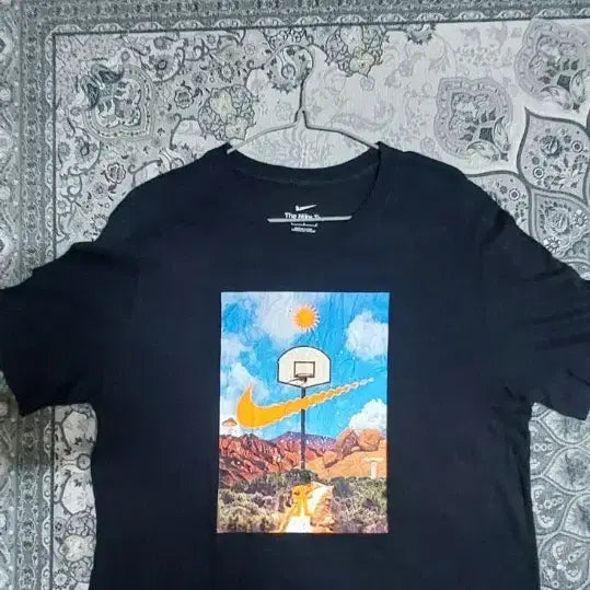 [BUNJANG] Nike Court Illustration Graphic T-Shirt Black L / 나이키 반팔티 농구 코트 일러스트 블랙 L