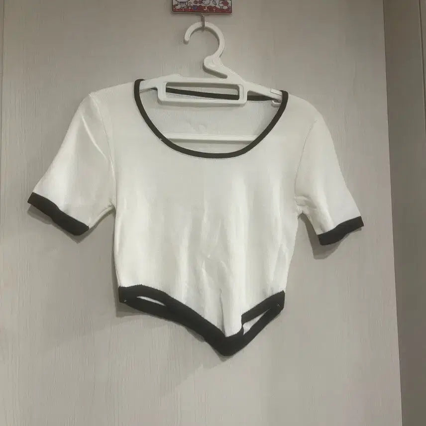 [BUNJANG] Cropped Short Sleeve T-Shirt White Black Line / 크롭 반팔티 화이트 블랙 라인
