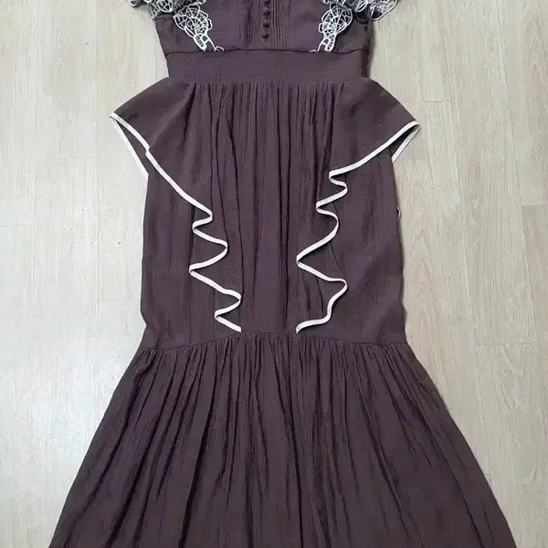 [BUNJANG] Floral Embroidered Puff Sleeve Dress Brown / 플로럴 자수 퍼프 소매 원피스 브라운(새상품)