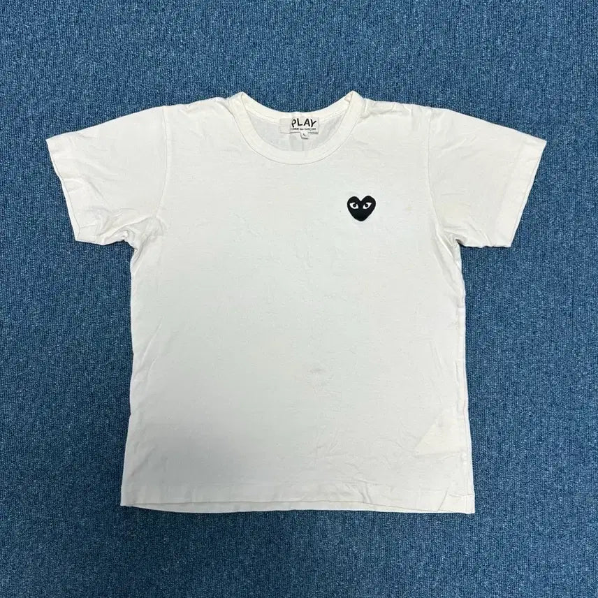 [BUNJANG] Comme des Garçons Black Heart Appliqué T-shirt / 꼼데가르송 블랙하트 와펜 반팔티 AZ T063