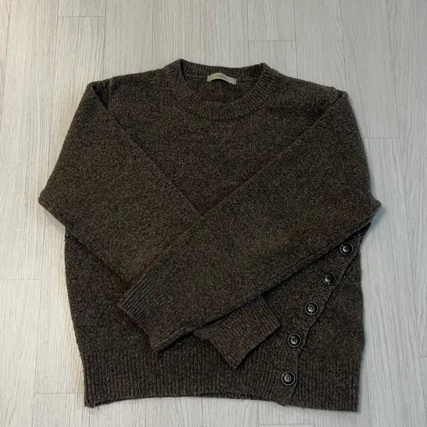 [BUNJANG] Round Neck Button Detail Knit - Brown / 라운드넥 단추 포인트 니트 브라운