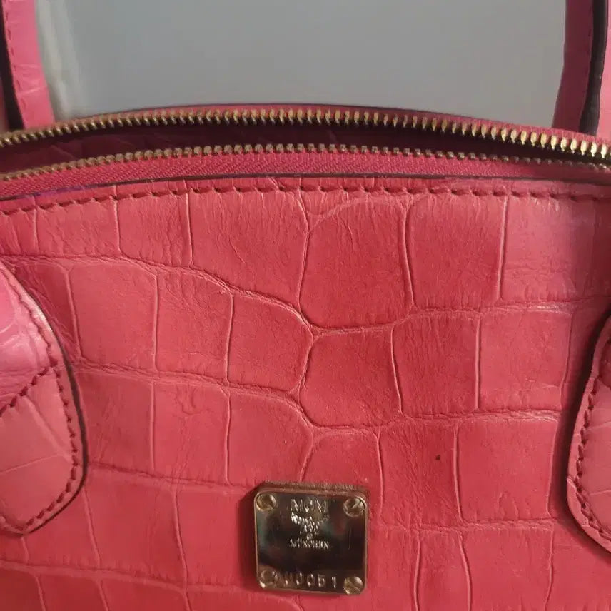 [BUNJANG] MCM Pink Crocodile Pattern Tote Bag / MCM 핑크 악어무늬 토트백