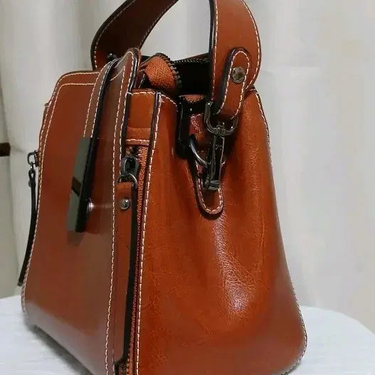 [BUNJANG] Brown Leather Tote Bag with Bear Tag / 브라운 가죽 토트백