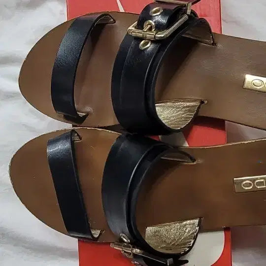[BUNJANG] ALDO Women's Black Buckle Detail Sandals (Size 37/235) / 알도 여성 샌들 블랙 37(235)사이즈