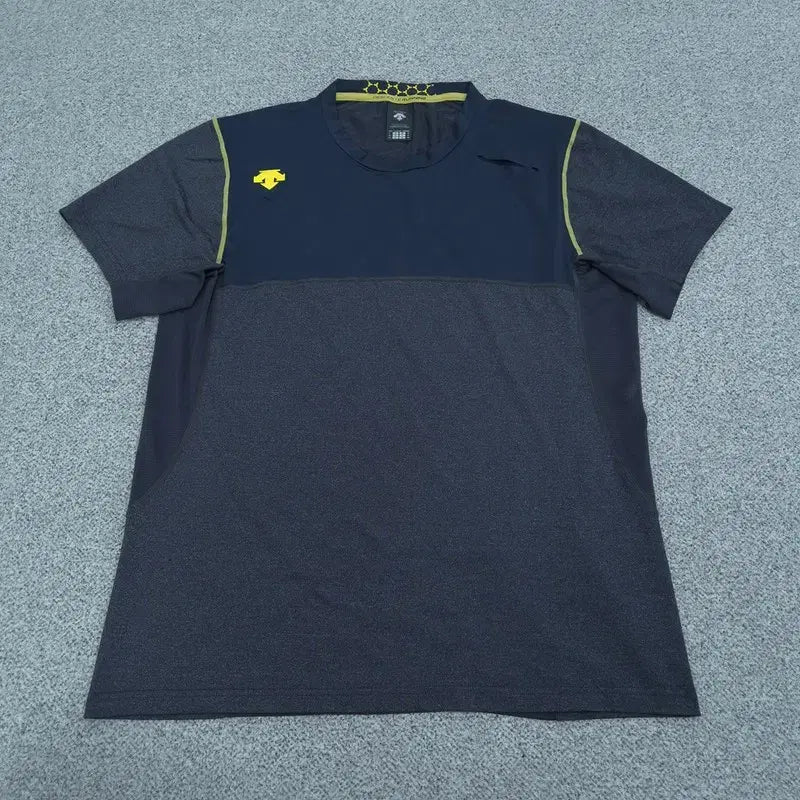 [BUNJANG] Descente Short Sleeve T-Shirt Size 105 / 105 데상트 반팔 티 | 0602C34