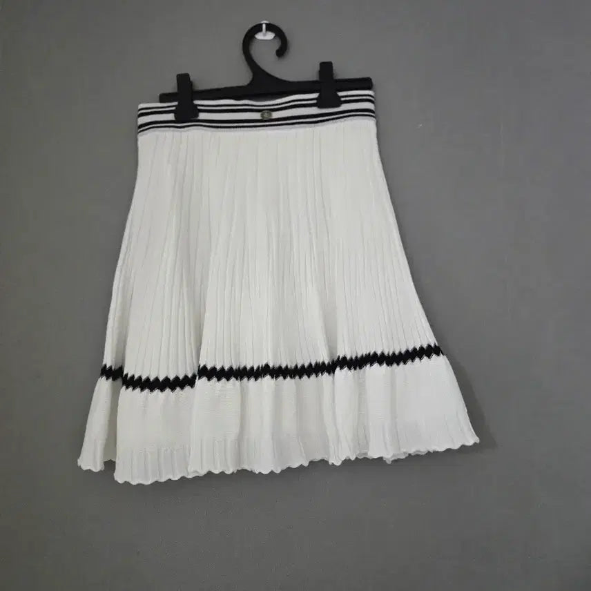 [BUNJANG] White Pleated Skirt / 화이트 플리26인지츠 스커트 26인지