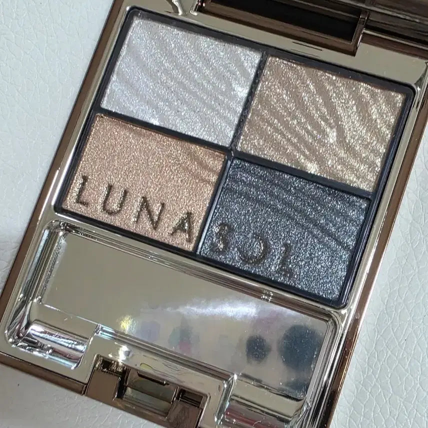 [BUNJANG] Lunasol Nature Color Eyes 04 Nature Beige New Product / 루나솔 네이쳐 컬러 아이즈 04호 네이쳐 베이지 새제품
