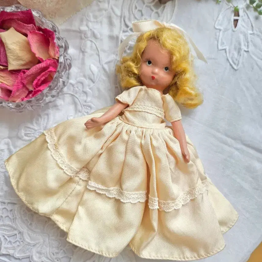 [BUNJANG] Vintage Nancy Doll Yellow Dress / 빈티지 낸시돌 인형 노랑이