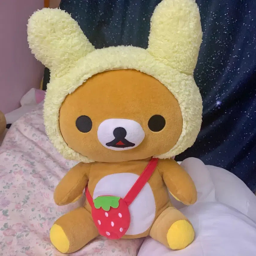 [BUNJANG] Usagi Rilakkuma Strawberry Crossbody Large Plush Doll XL / 우사기 리락쿠마 딸기 크로스백 XL 대형 인형