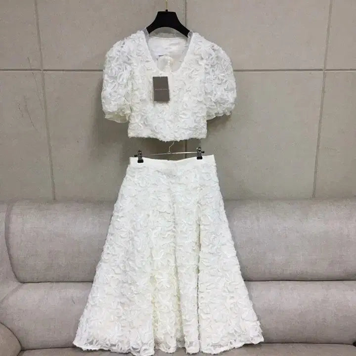 [BUNJANG] Bride And You White Flower Two-Piece Set: Short Sleeve Jacket & Long Skirt / (텍체새상품)브라이드앤유 화이트 플라워 투피스 세트 반팔자켓 롱스커트 예