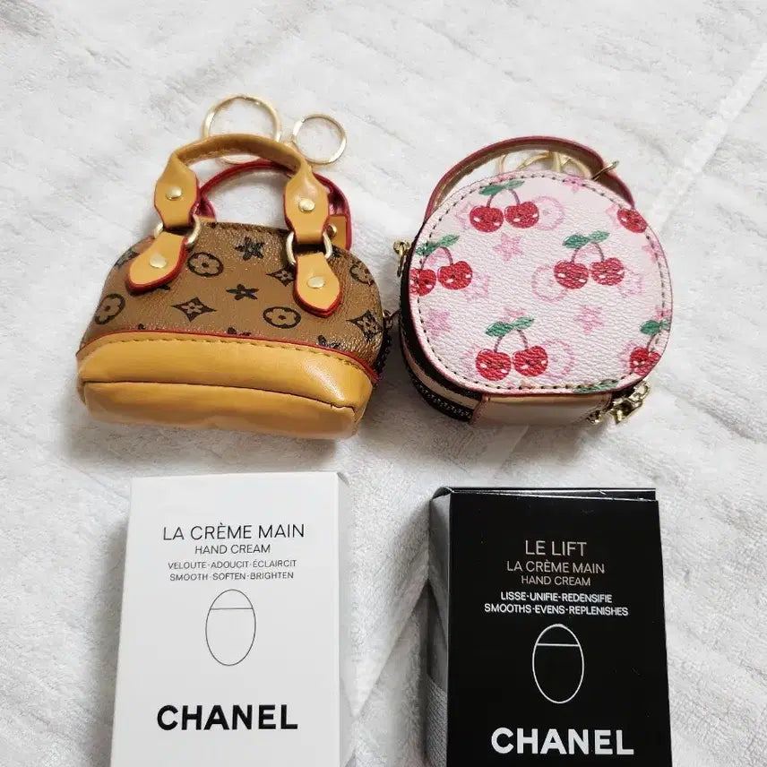 [BUNJANG] Hand Cream 2 Types + Mini Bag Keyring 2 Types Set (Total 4 Items) / 핸드크림 2종 + 미니백 키링2종   총4종