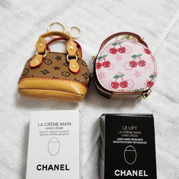 [BUNJANG] Hand Cream 2 Types + Mini Bag Keyring 2 Types Set (Total 4 Items) / 핸드크림 2종 + 미니백 키링2종   총4종