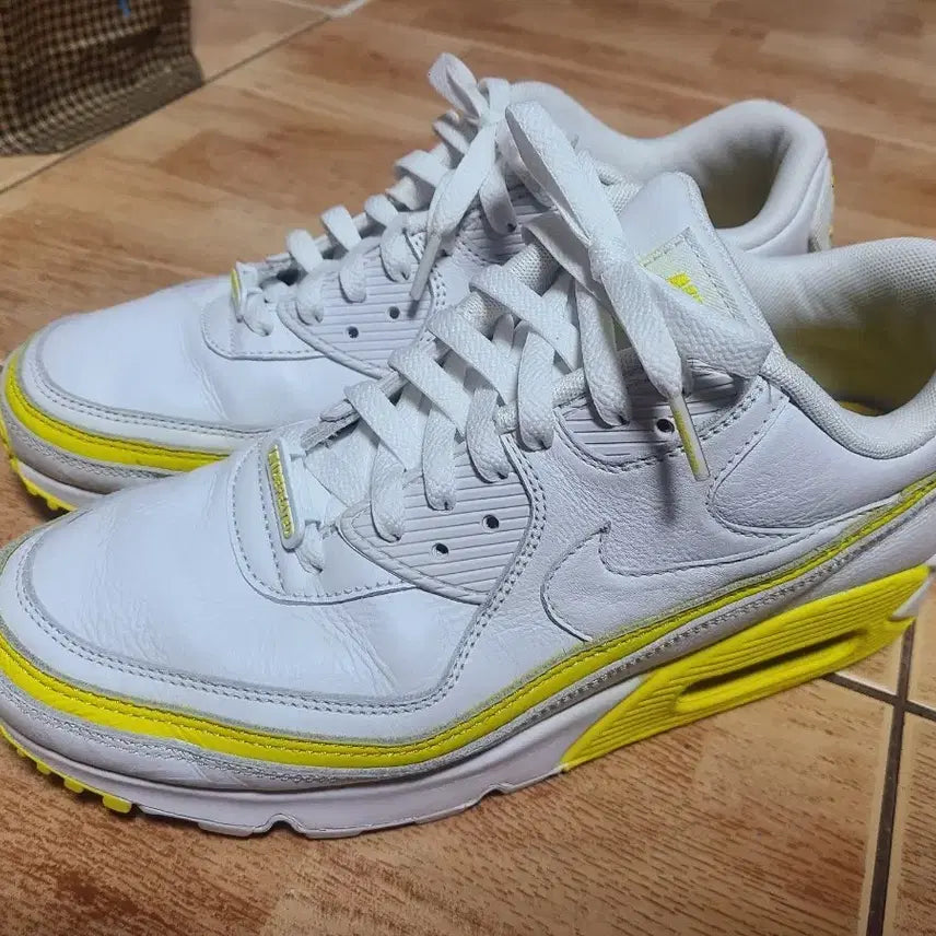 [BUNJANG] Nike x Undefeated Air Max 90 "University Gold" Sneakers / 나이키 맥스90 언디핏 옐로 275(270추천)