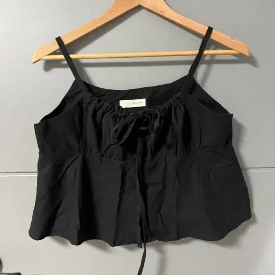 [BUNJANG] Adjustable Strap Black Sleeveless Crop Top / 사랑스러운 블랙 나시 크롭탑 새상품