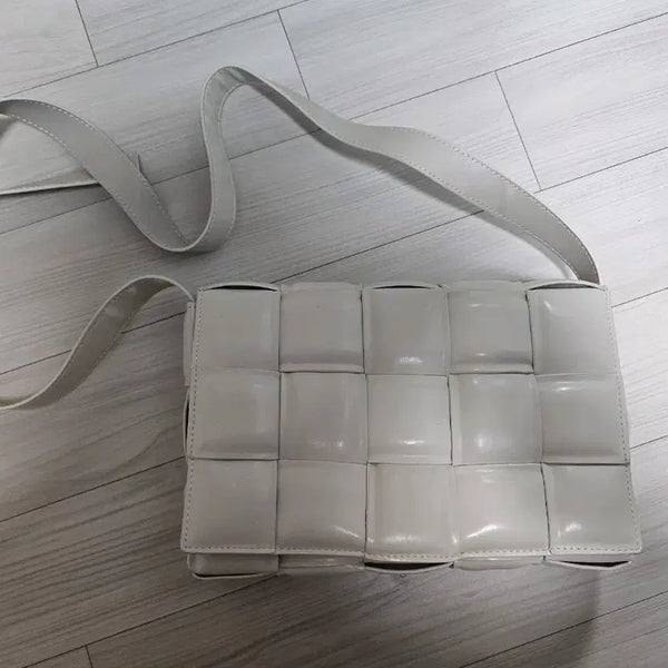 [BUNJANG] Faux Leather Crossbody Bag White / 짜임방식 인조가죽 화이트 크로스백