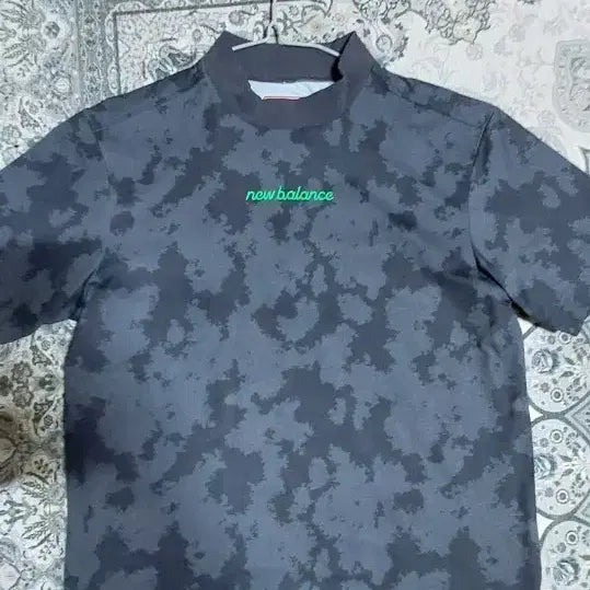 [BUNJANG] New Balance Camo Short Sleeve T-Shirt (M) / 뉴발란스 카모 반팔 티셔츠 M